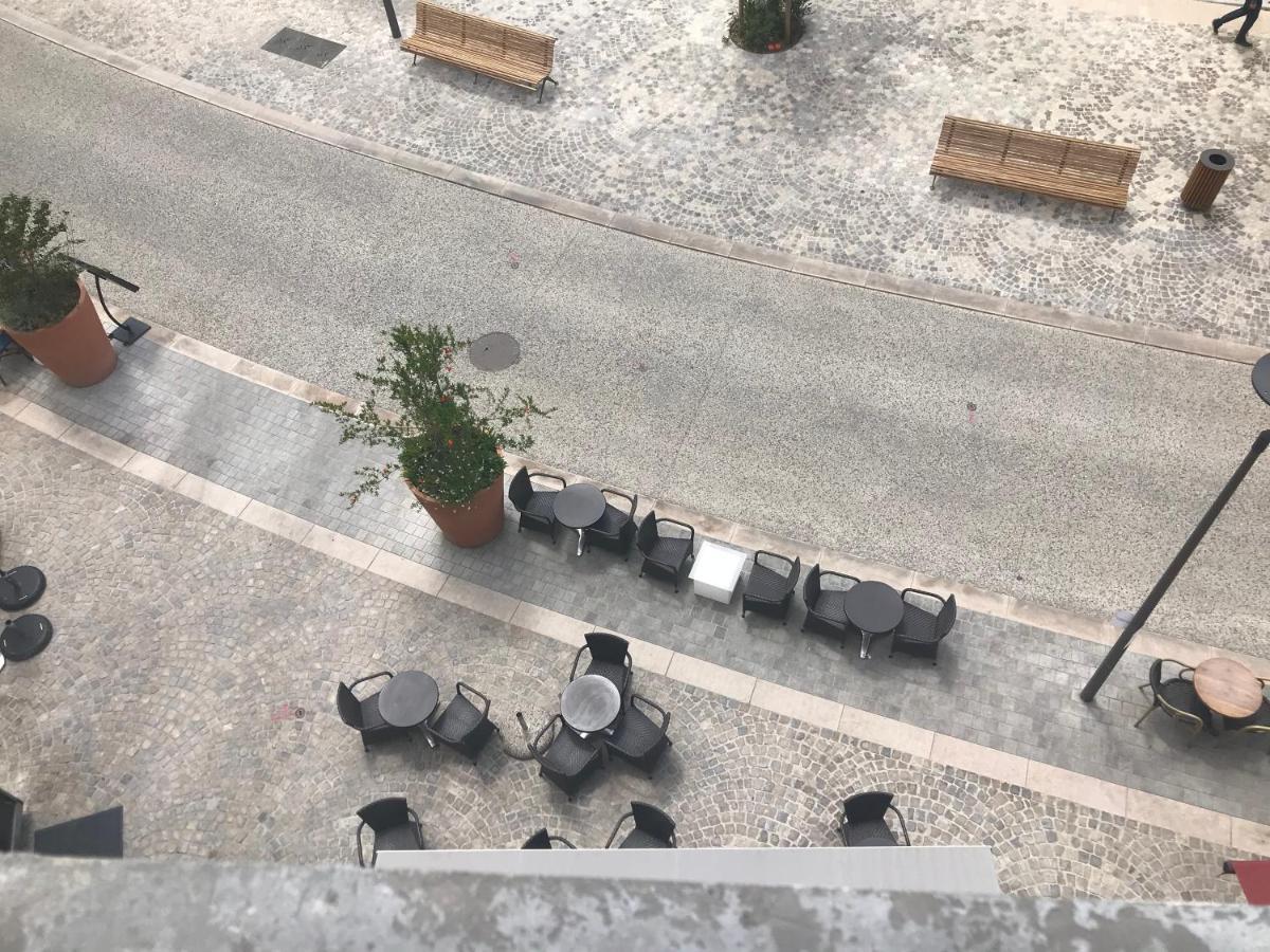 Appartement En Plein Centre Ville 阿普特 外观 照片
